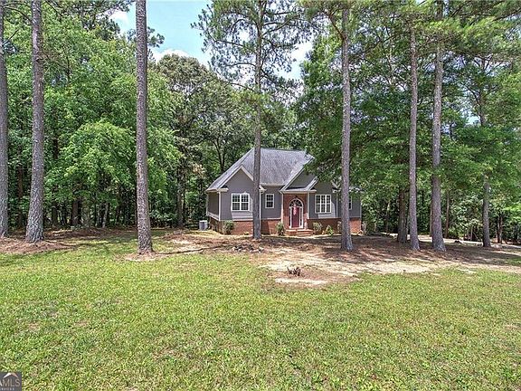 4th image of 80 Iron Hill Rd