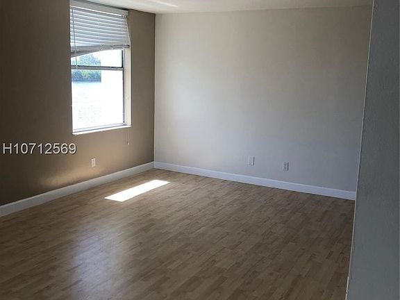 2nd image of 16546 NE 26th Ave APT 4G
