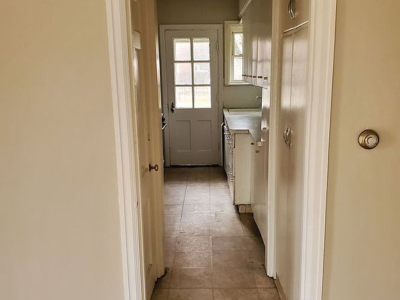 4th image of 3460 E Broad St #7974875