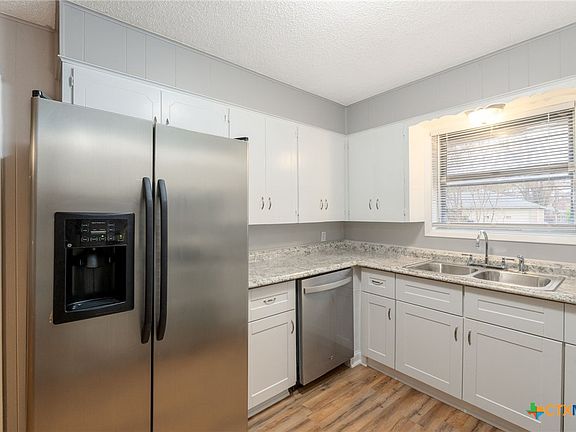 2nd image of 3901 Rosemary Ln