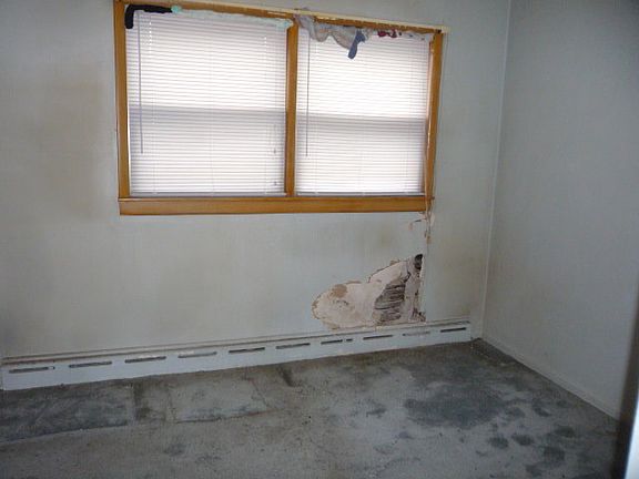 5th image of 3545 N Newcastle Ave