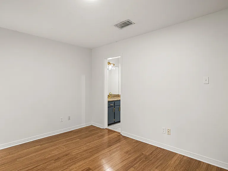 981 Dickenson Ave #981 — Photo 15