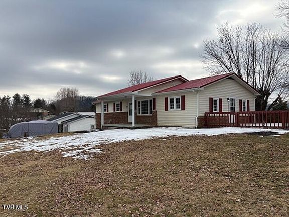 3rd image of 18420 Eden Ln