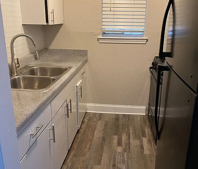 1729 Cox St — Photo 24