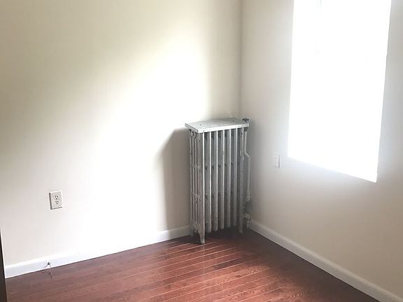 3rd image of 3718 34th Ave #2