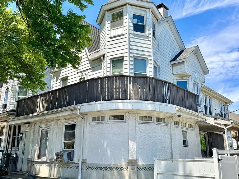 1401 Washington St — Photo 1