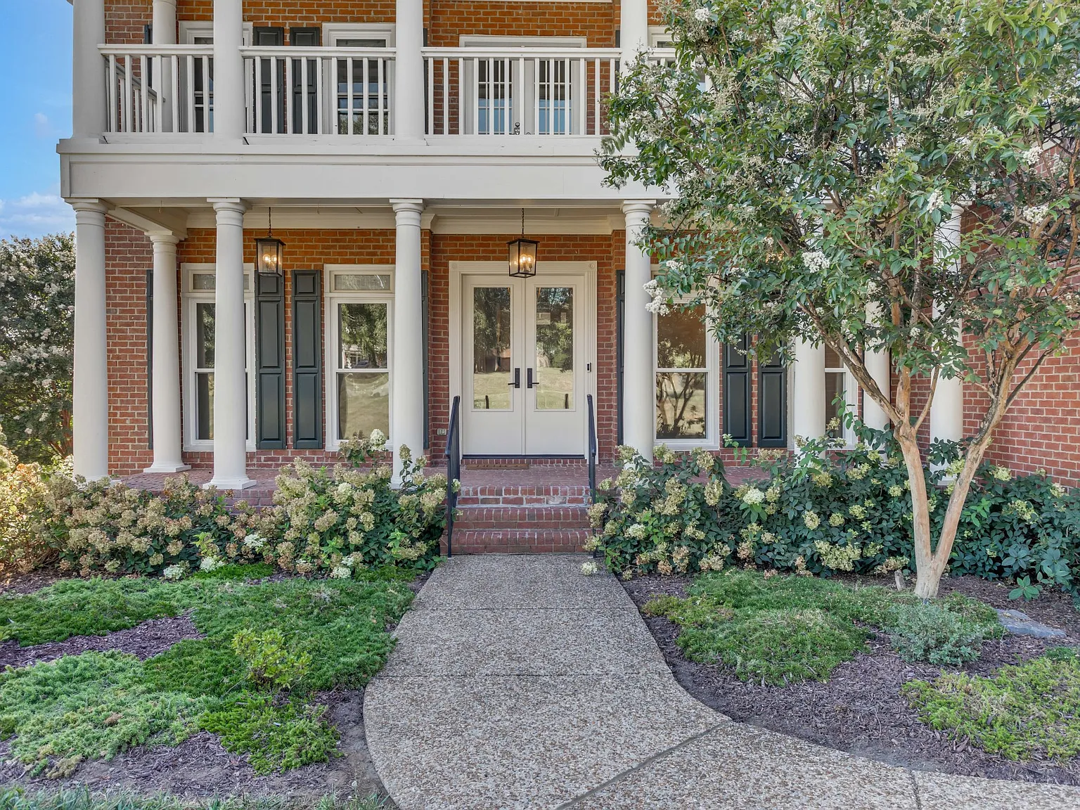 4 bed, 5.5 bath, 5553 sqft, $9,450 — Photo 3