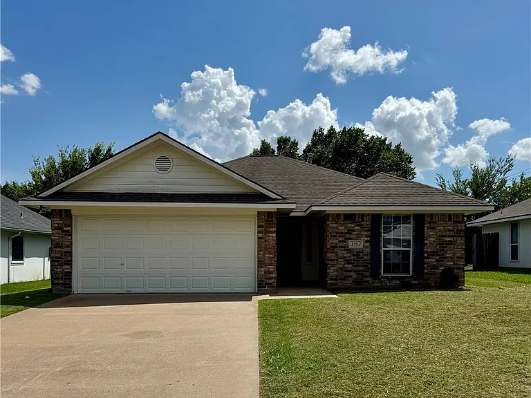 3702 Meadow View Dr — Photo 2