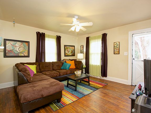 5th image of 1810 Oak St