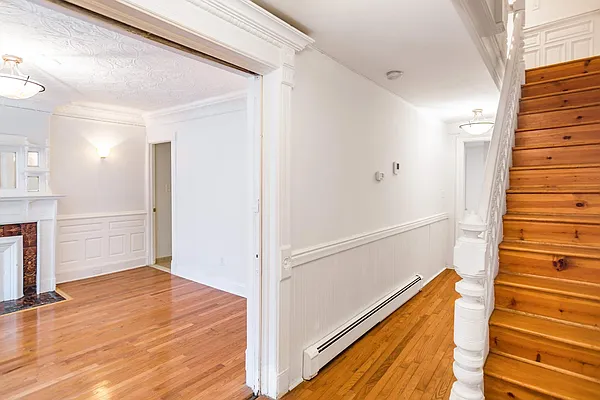 Rented by Century 21 Metropolitan | media 6