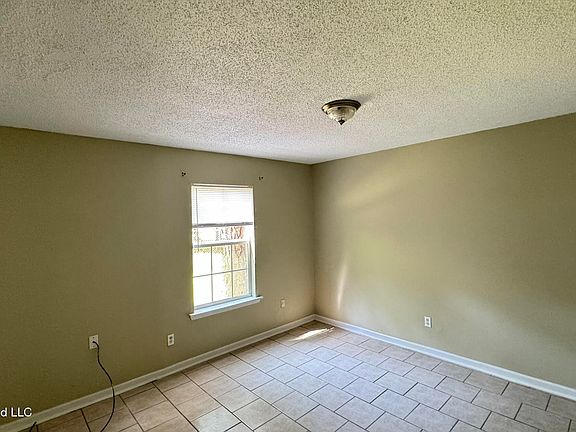 5th image of 6443 Jasmine St