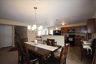 4th image of 375 Cliffwood Ave