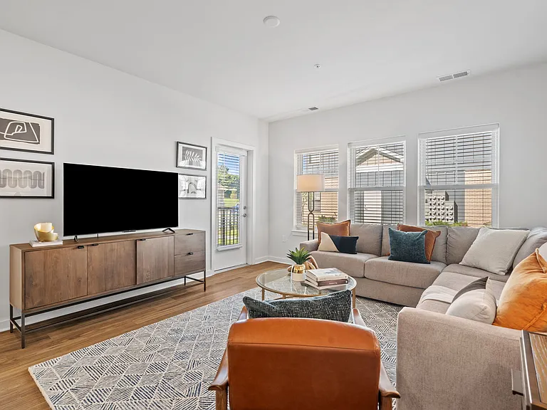 Miles - 2 Bed / 2 Bath - 1,098 Sq.Ft.