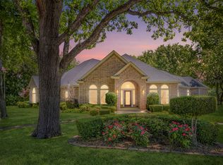 6200 Forest River Dr, Fort Worth, TX 76112