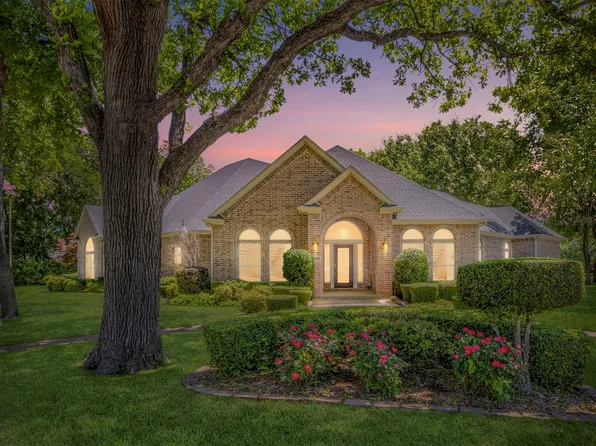 6200 Forest River Dr, Fort Worth, TX 76112