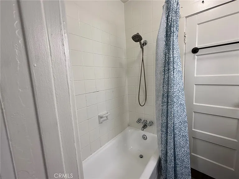 1053 Loma Dr — Photo 14