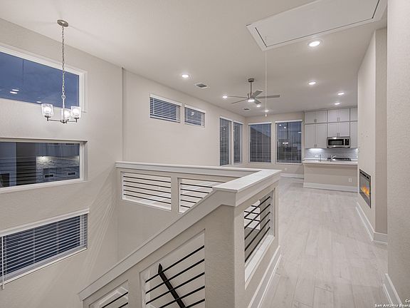 3rd image of 8851 OAKLAND BLVD. BLDG. #60