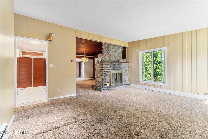 3rd image of 28 W Glenwood Drive