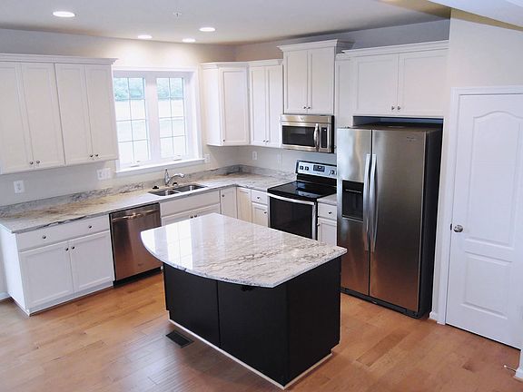 3rd image of 20209 Capital Ln
