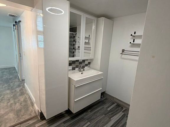 2nd image of 5617 Flora Ave