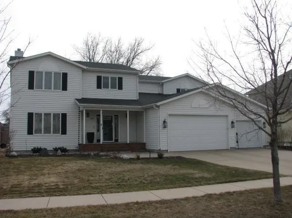 916 42nd Ave N, Fargo, ND 58102