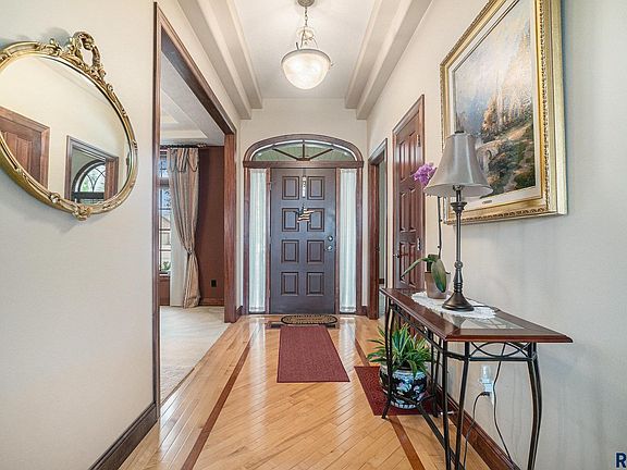 5th image of 304 W Laquinta Cir