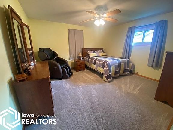 3rd image of 203 W Cherry St