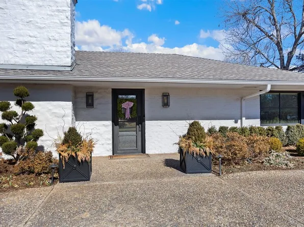 1803 Drakestone Ave, Nichols Hills, OK 73120