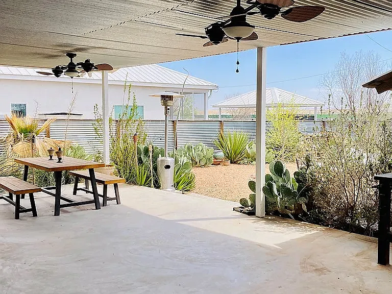 104 E Waco St — Photo 15