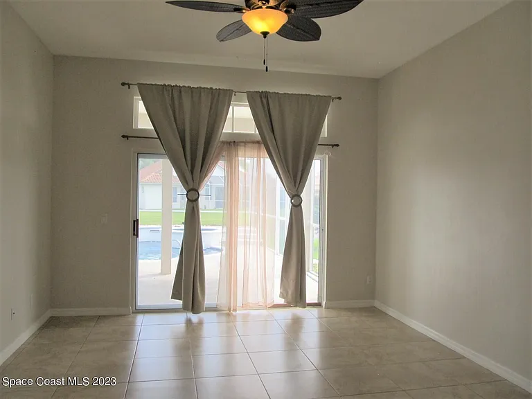 986 Fostoria Dr — Photo 11
