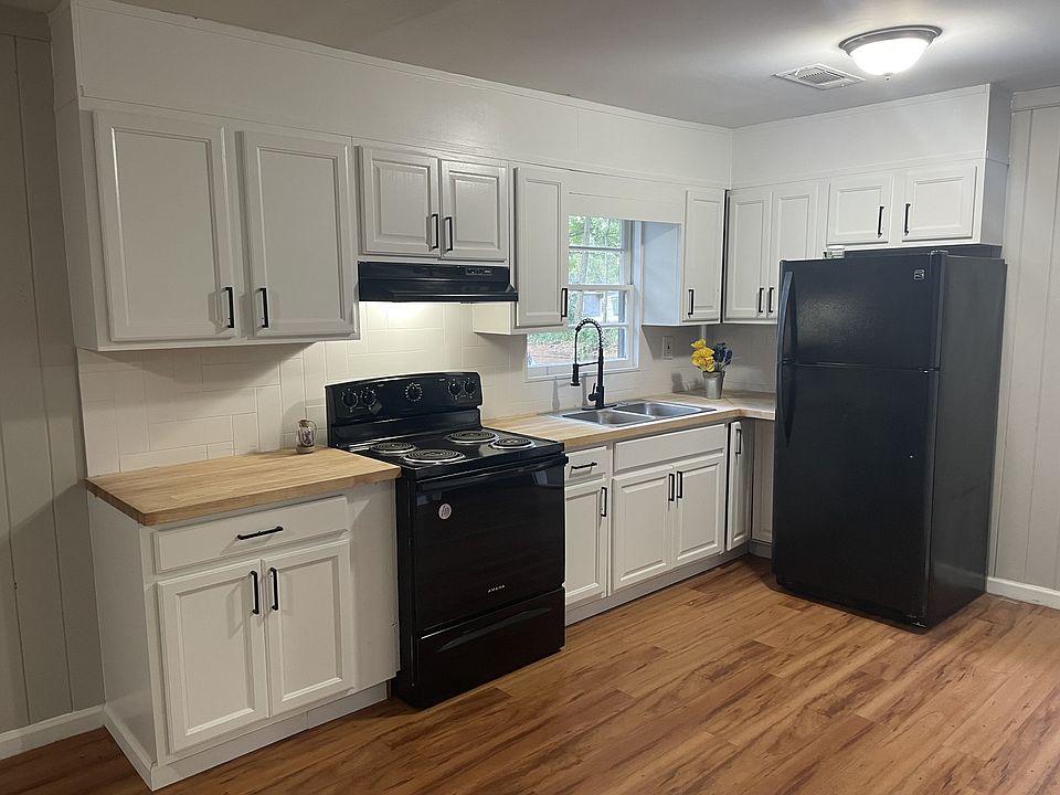 1st image of 1805 Waldrep Cir SE