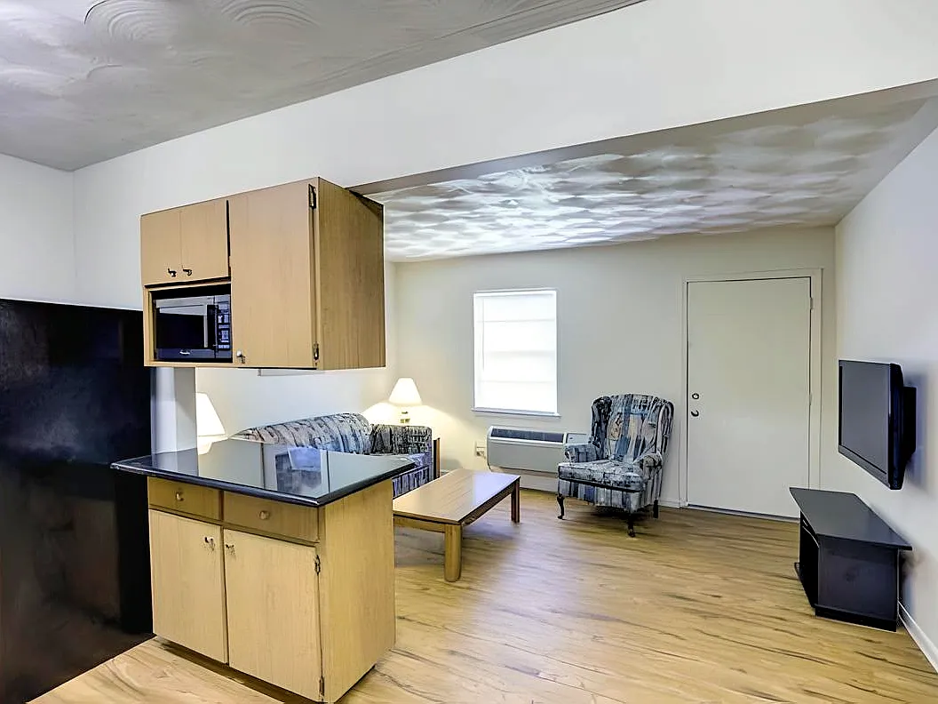 Oakwood Crest Furnished (Optional) Apartments — Photo 4