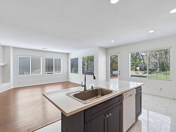 4th image of 4674 Meadow Dr