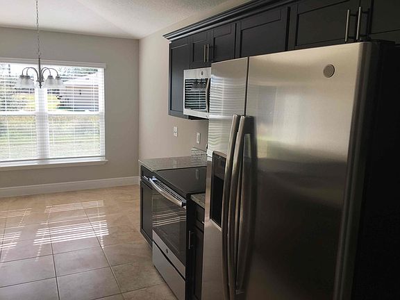 5th image of 399 W Aster Ct