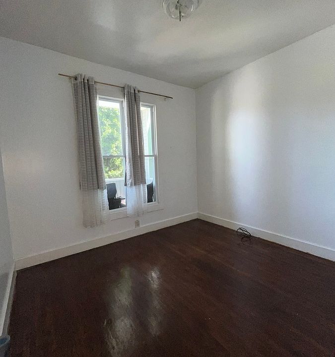 1st image of 459 Oak St #2