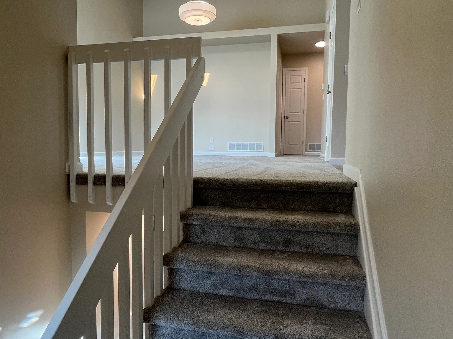 3 bed, 1691 sqft, $2,550 — Photo 2