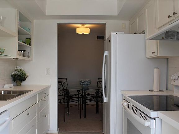 4th image of 1221 Drew St APT C13
