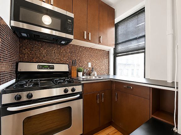 4th image of 1875 Lexington Ave #5C