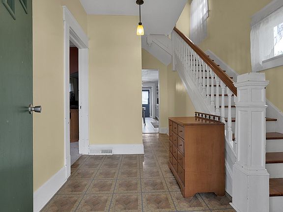 4th image of 300 Walnut St