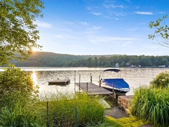 21 Chippewa Road, Putnam Valley, NY 10579