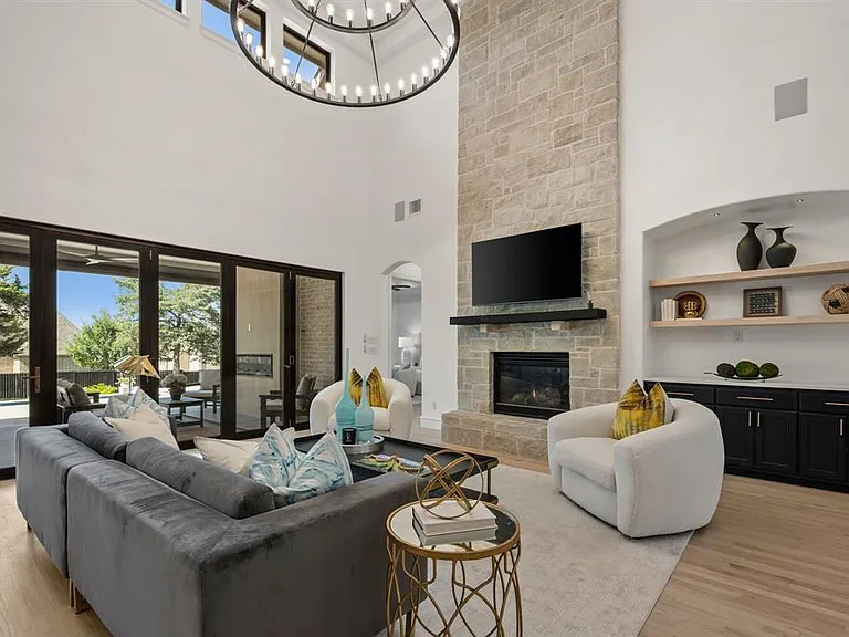 320 W Highland St — Photo 10