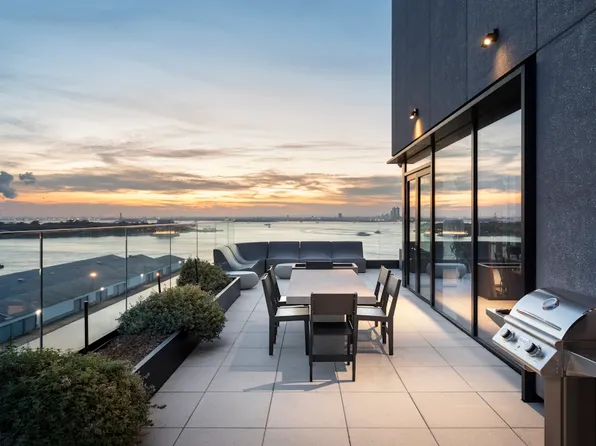 15 Bridge Park Dr image 8 of 30