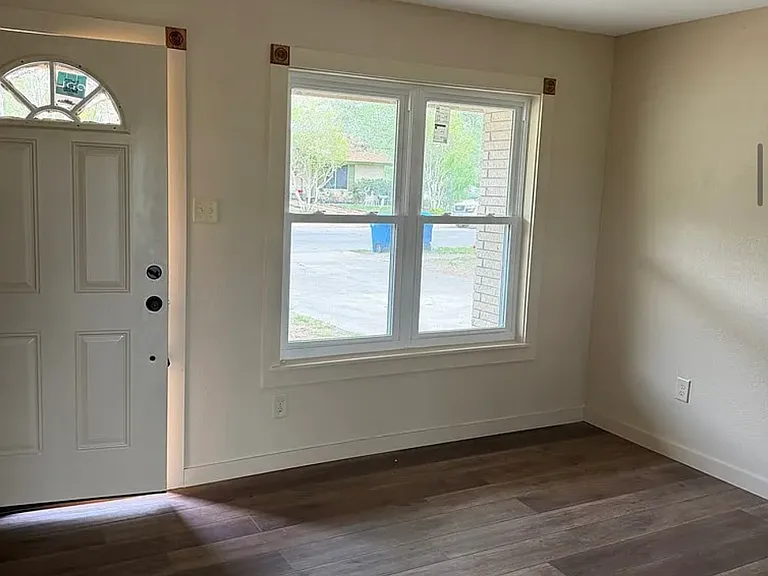 1404 Yellowstone Dr — Photo 1