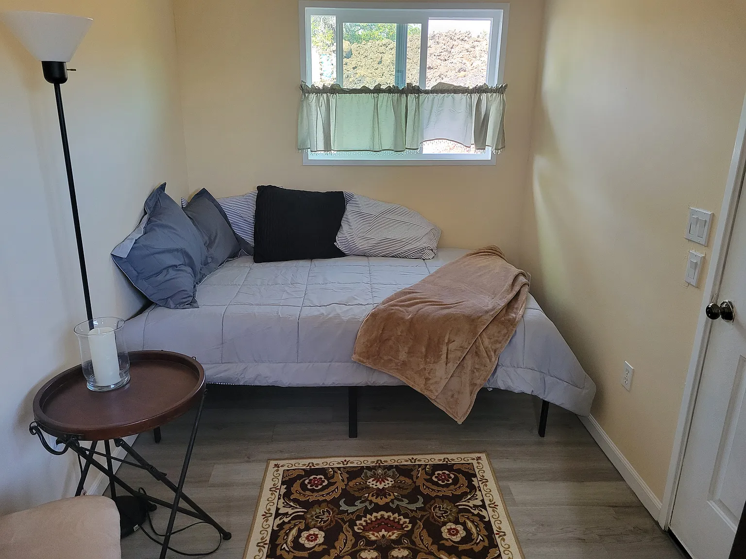 Studio, 200 sqft, $1,050 — Photo 2