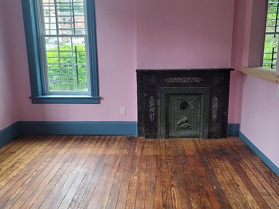 4th image of 23 Dubois St APT 1