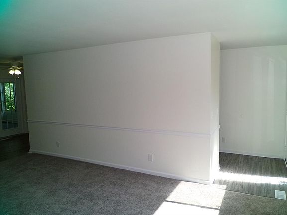4th image of 919 Crosshill Dr