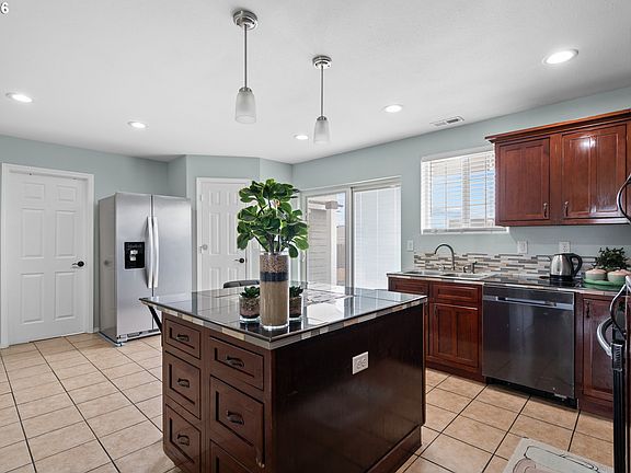 4th image of 2511 Curlew St