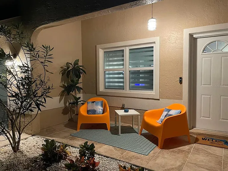 12 Lytton Ln — Photo 1