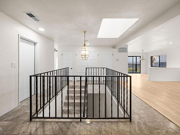 5th image of 534 Alta Vista Ave