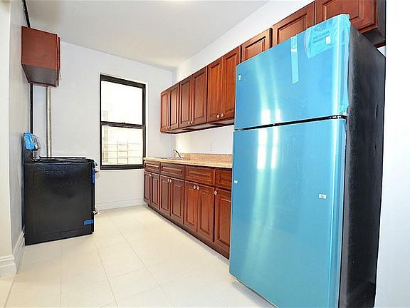 5th image of 61 Tiemann Pl #36